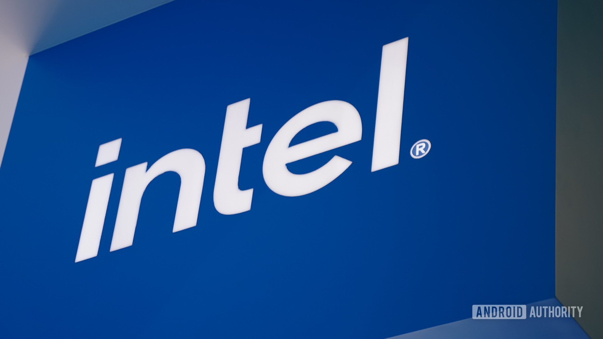 Intel logo angled MWC 2022